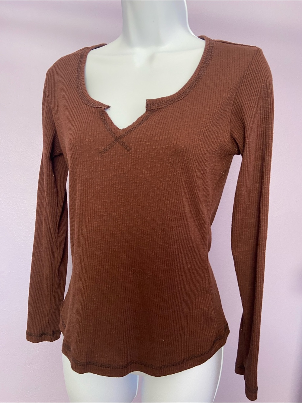 Women's Brown Long-Sleeve Ribbed Henley Top